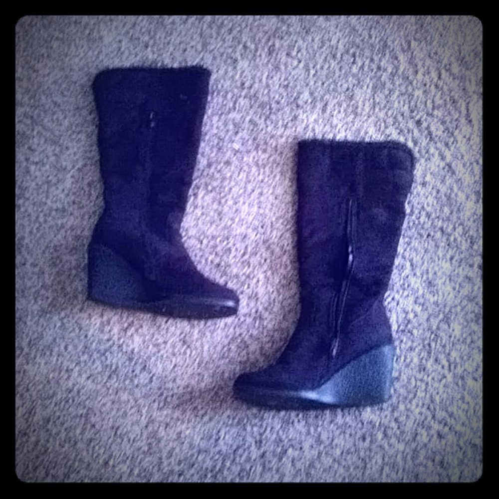 SODA high-rise boots